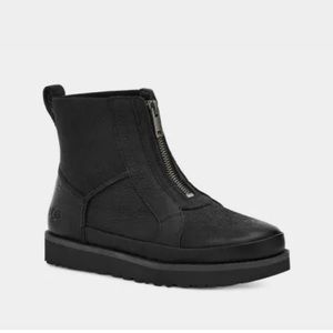 Beautiful boot Ugg original use 1 time size 8 but run small.